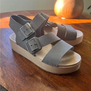 Bryr 38 / 8 Jesse platform strapped sandals wood clog